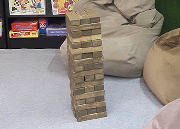 XXL Jenga kaladėlių bokštas vaikų šventei Kaune